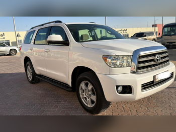 Toyota  Sequoia  SR5  2015  Automatic  290,000 Km  8 Cylinder  Four Wheel Drive (4WD)  SUV  White
