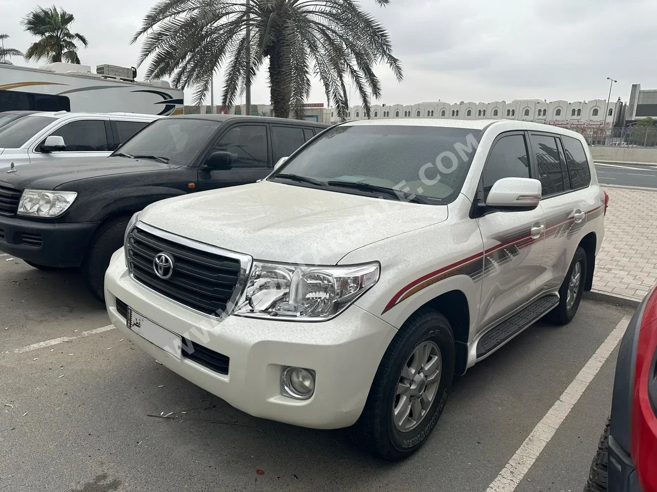 تويوتا  لاند كروزر  جي اكس  2013  اوتوماتيك  135,000 كم  6 سلندر  دفع رباعي  اس يو في  أبيض