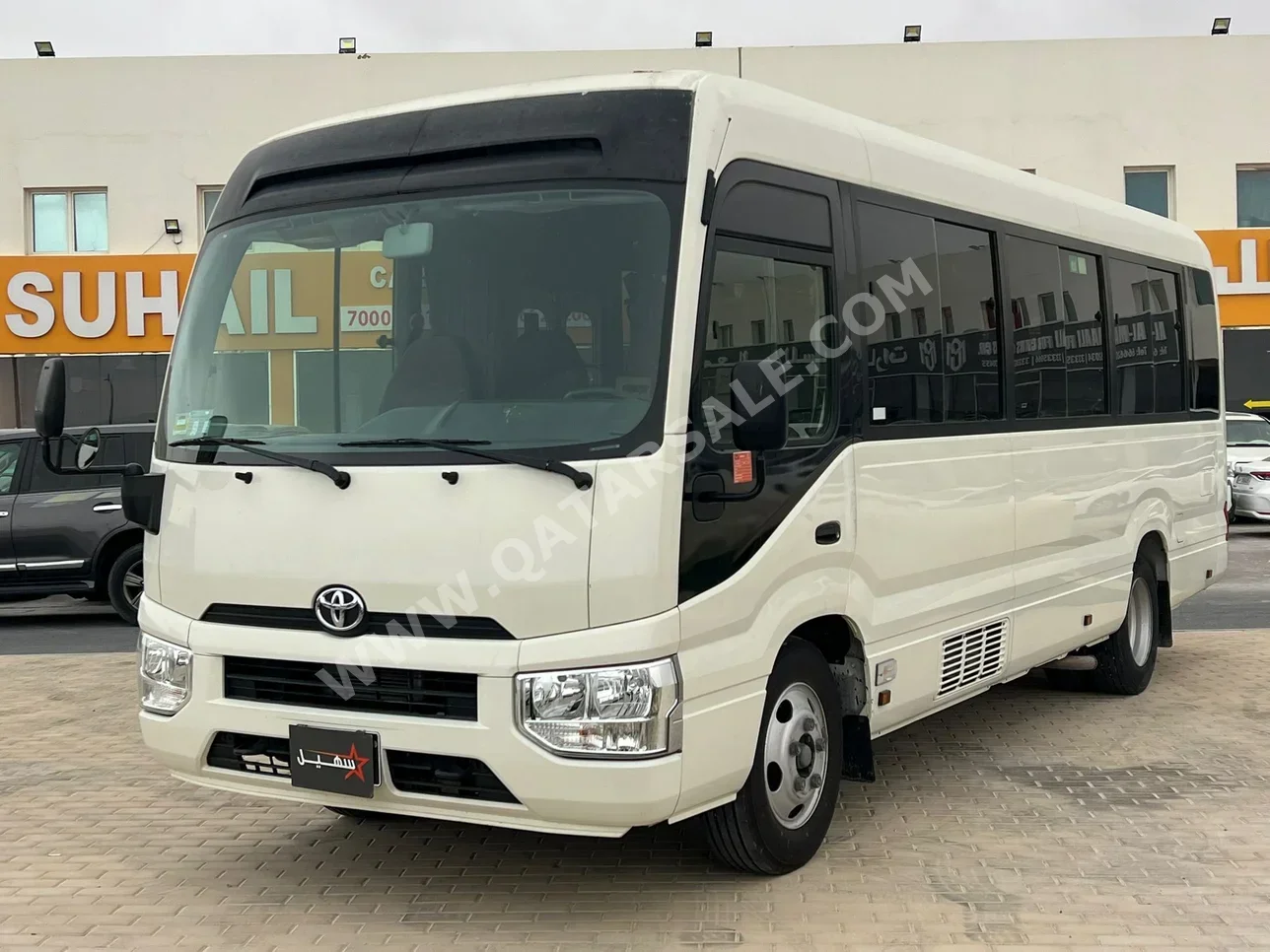 تويوتا  كوستر  2022  عادي  165,000 كم  4 سلندر  دفع خلفي  فان \ باص  أبيض