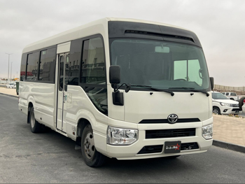 تويوتا  كوستر  2022  عادي  161,000 كم  4 سلندر  دفع خلفي  فان \ باص  أبيض