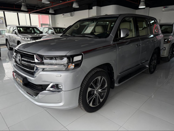 Toyota  Land Cruiser  GXR  2020  Automatic  113,000 Km  8 Cylinder  Four Wheel Drive (4WD)  SUV  Silver