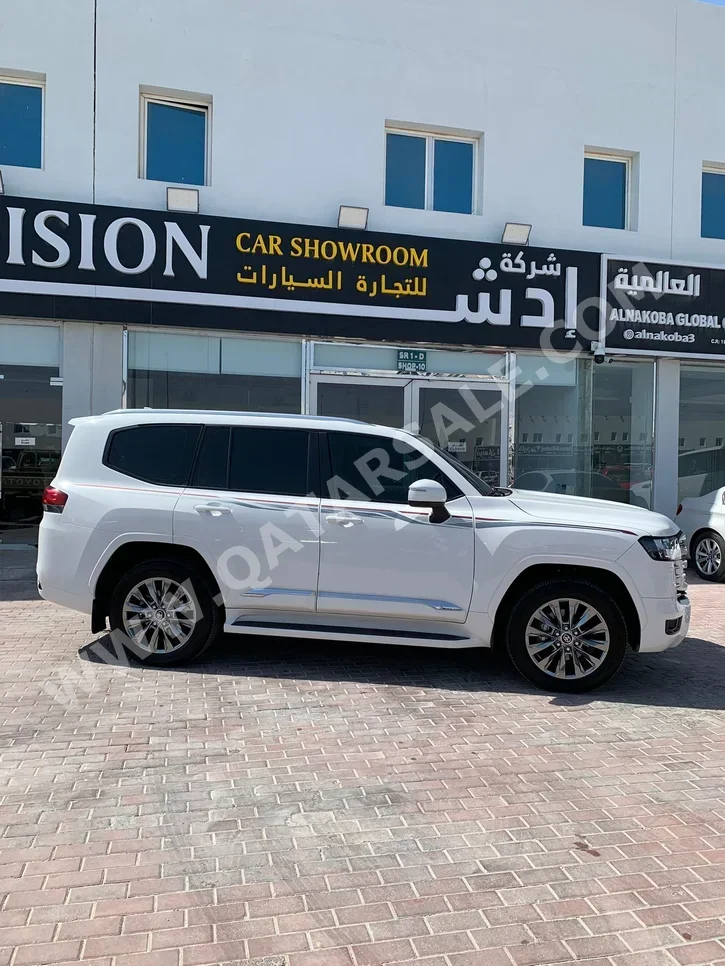 تويوتا  لاند كروزر  جي اكس ار توين توربو  2024  اوتوماتيك  75,000 كم  6 سلندر  دفع رباعي  اس يو في  أبيض  تحت الضمان
