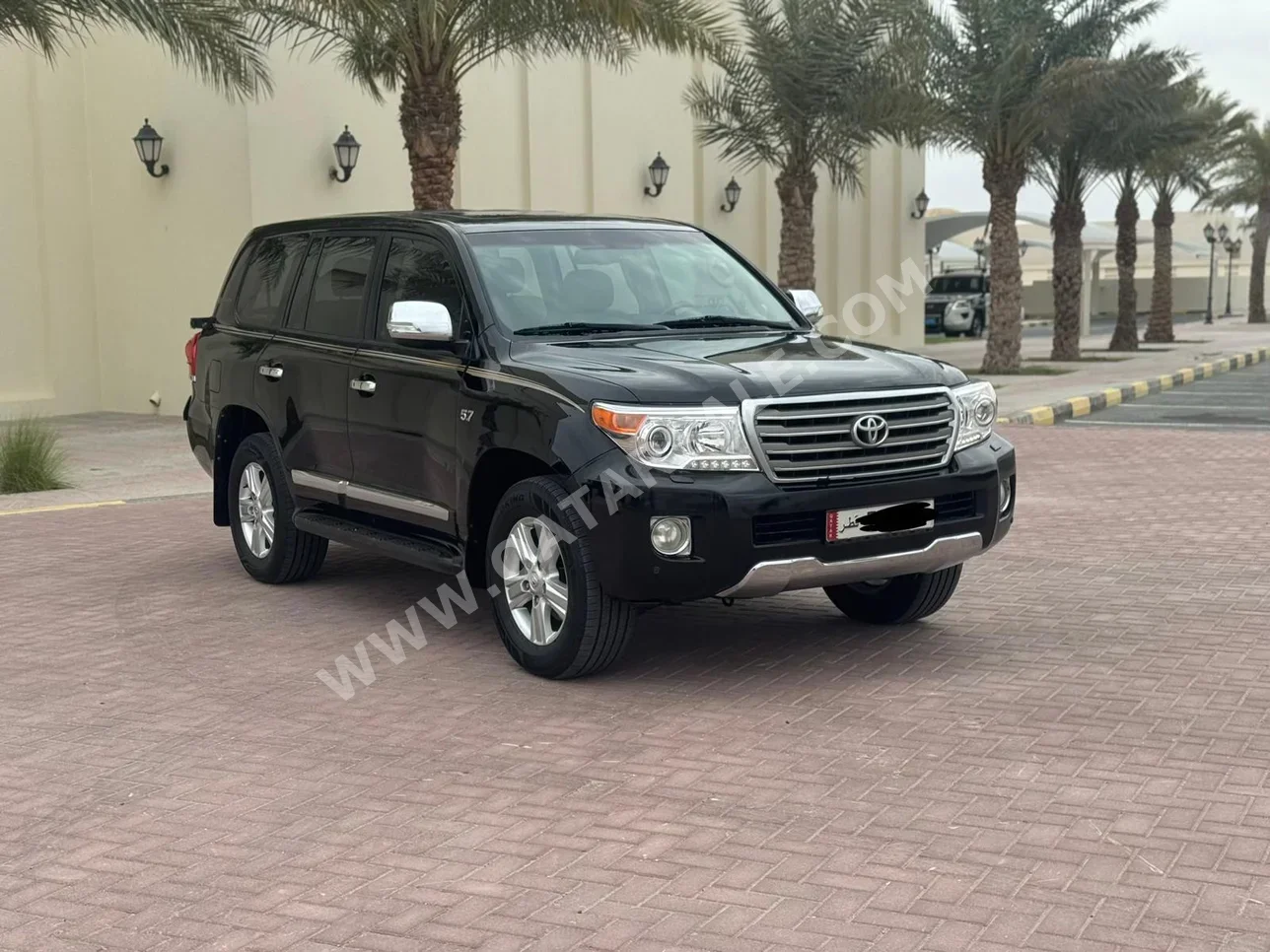 تويوتا  لاند كروزر  في اكس ار  2012  اوتوماتيك  240,000 كم  8 سلندر  دفع رباعي  اس يو في  أسود