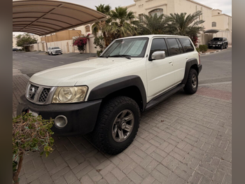 نيسان  باترول  جي ال  2009  اوتوماتيك  224,000 كم  6 سلندر  سحب امامي  اس يو في  أبيض