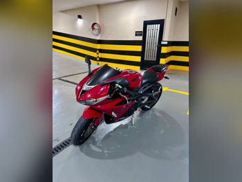 تريمف دايتونا 675 ار - 2014 - اللون احمر و اسود