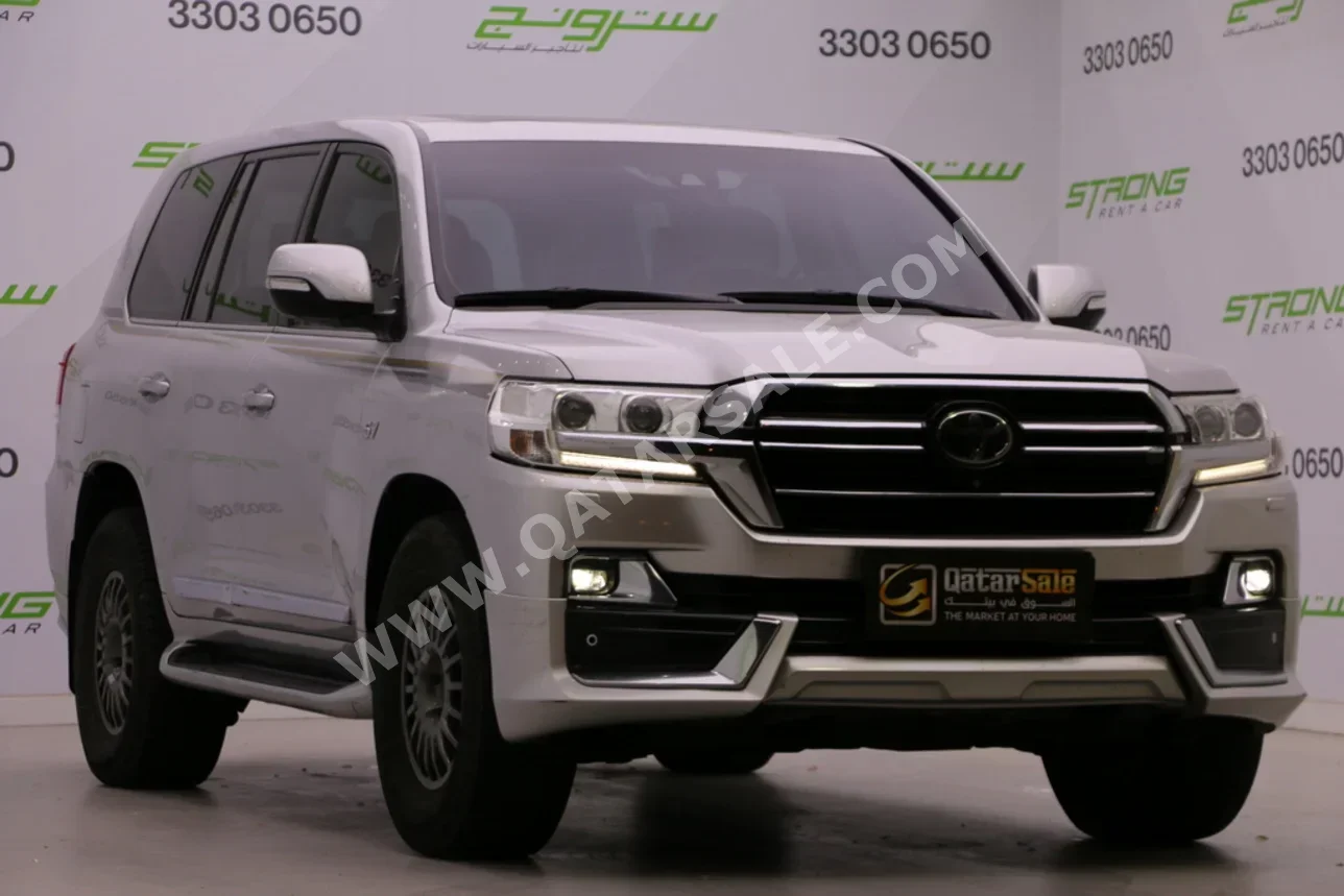 تويوتا  لاند كروزر  في اكس أس  2017  اوتوماتيك  330,000 كم  8 سلندر  دفع رباعي  اس يو في  فضي