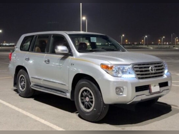 Toyota  Land Cruiser  VXR  2013  Automatic  171,000 Km  8 Cylinder  Four Wheel Drive (4WD)  SUV  Gray