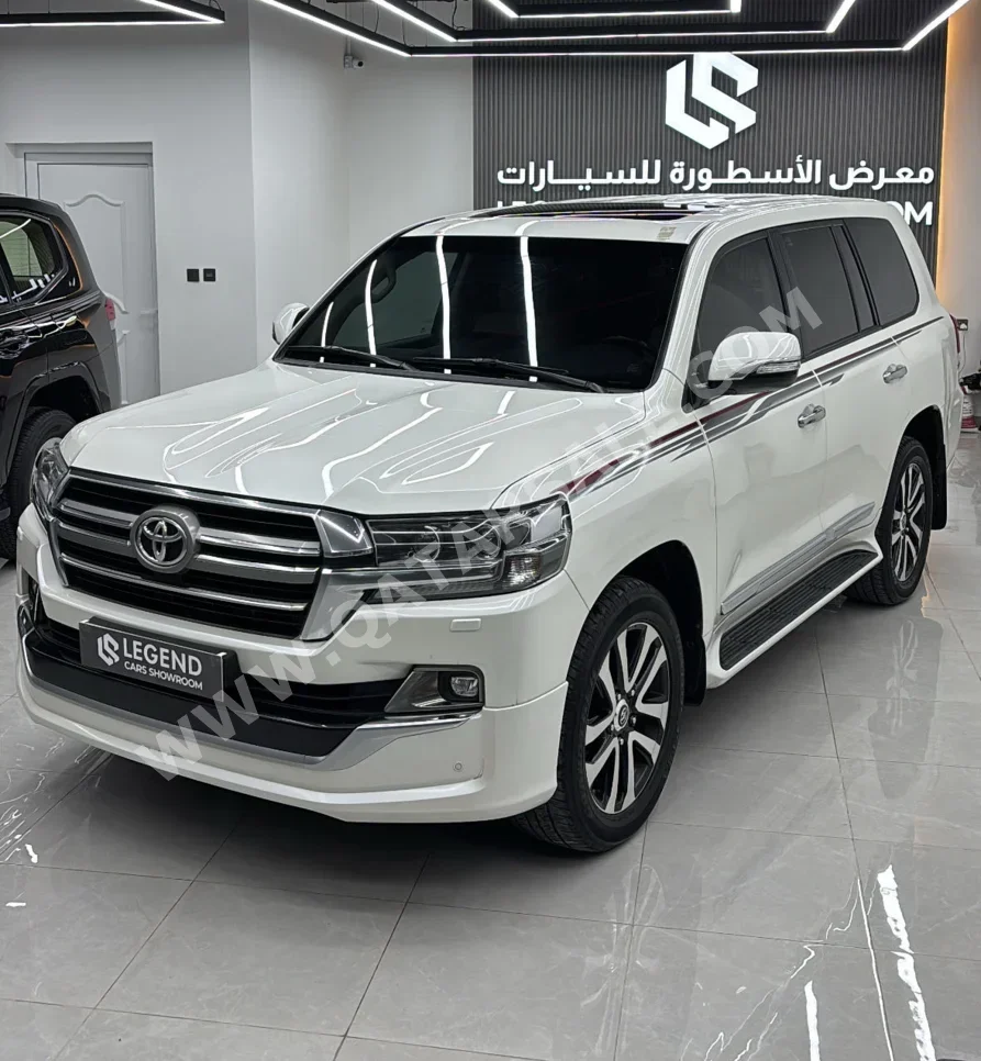 Toyota  Land Cruiser  GXR- Grand Touring  2019  Automatic  203,000 Km  8 Cylinder  Four Wheel Drive (4WD)  SUV  Pearl
