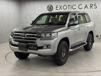 Toyota  Land Cruiser  VXR  2016  Automatic  260,000 Km  8 Cylinder  Four Wheel Drive (4WD)  SUV  Silver