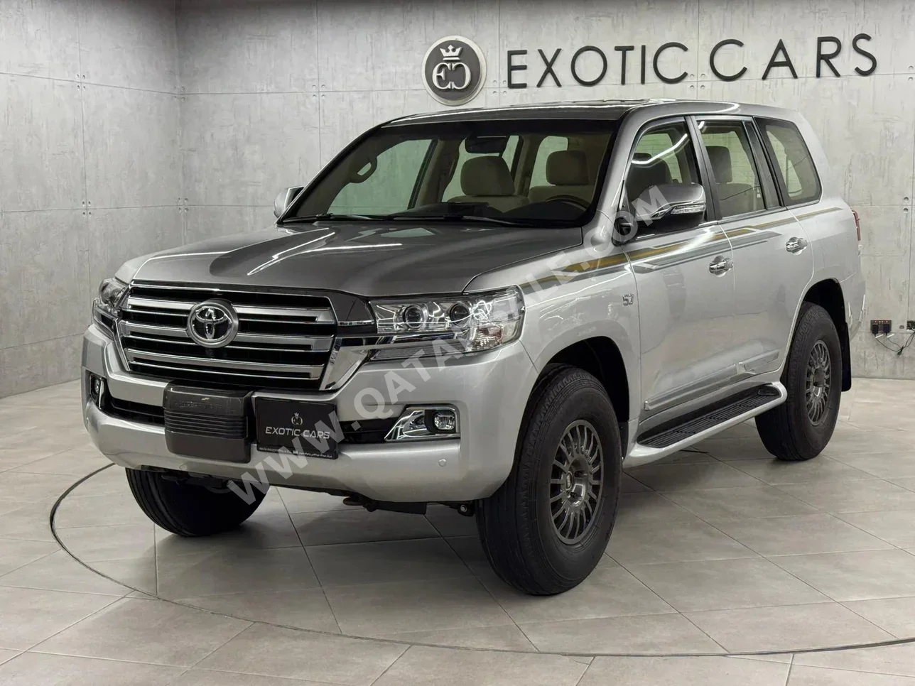 Toyota  Land Cruiser  VXR  2016  Automatic  260,000 Km  8 Cylinder  Four Wheel Drive (4WD)  SUV  Silver
