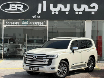Toyota  Land Cruiser  VX  2022  Automatic  130,000 Km  6 Cylinder  Four Wheel Drive (4WD)  SUV  White