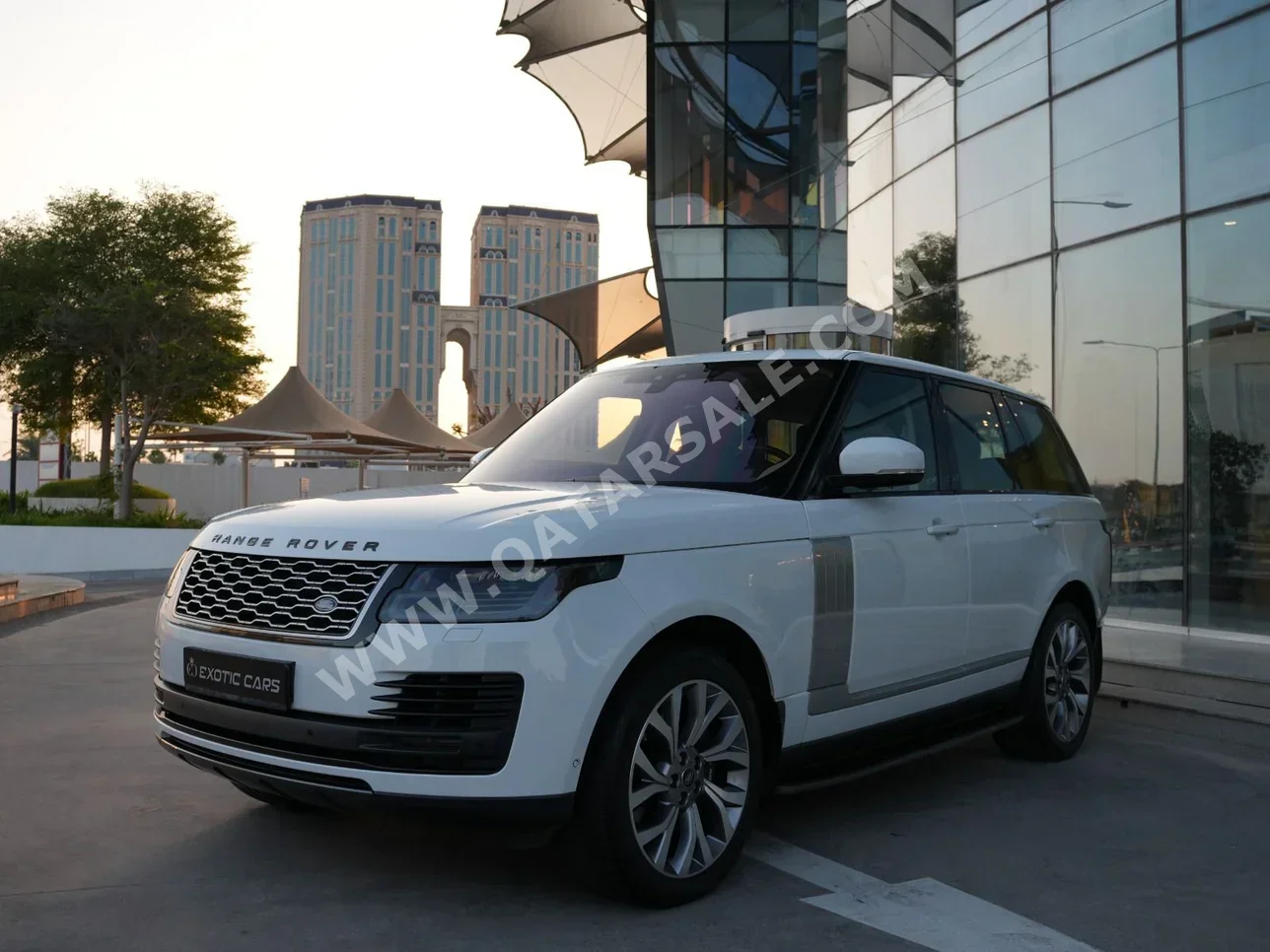 لاند روفر  رنج روفر  فوج اتش اس اي  2018  اوتوماتيك  110,000 كم  8 سلندر  دفع رباعي  اس يو في  أبيض