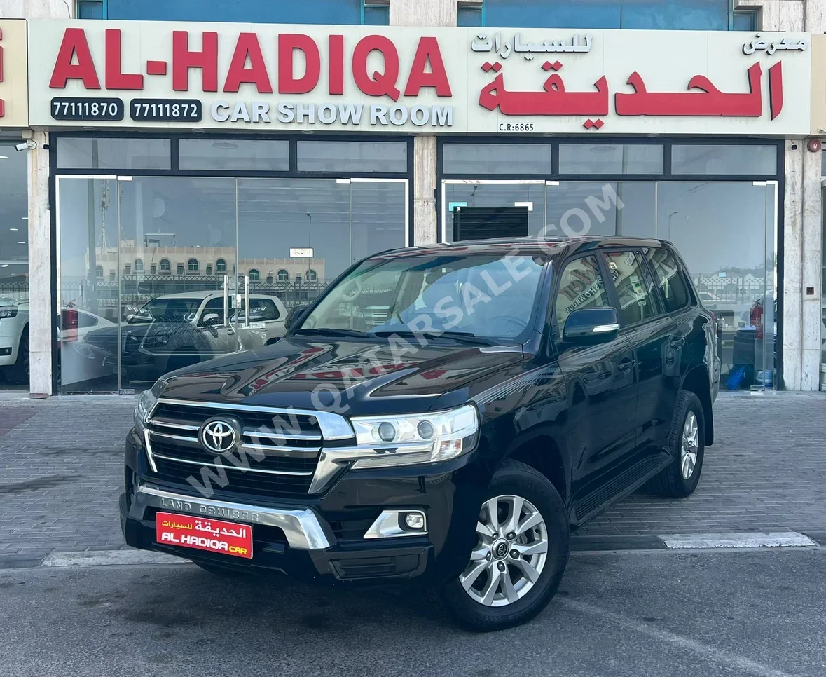 تويوتا  لاند كروزر  جي  2019  اوتوماتيك  148,000 كم  6 سلندر  دفع رباعي  اس يو في  أسود