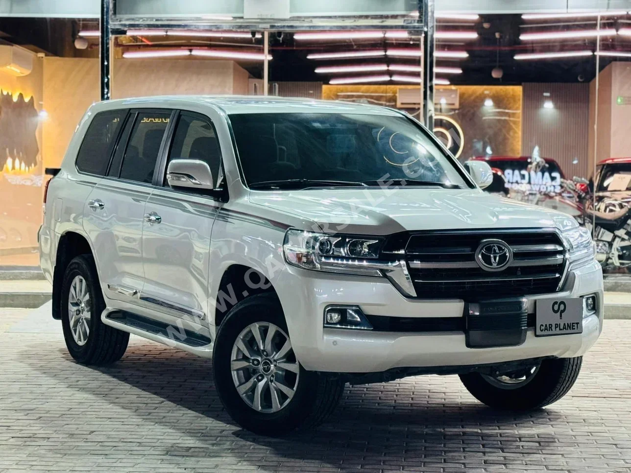 Toyota  Land Cruiser  GXR  2016  Automatic  122,000 Km  6 Cylinder  Four Wheel Drive (4WD)  SUV  White