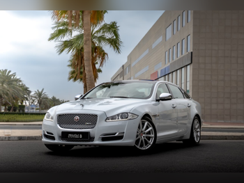 Jaguar  XJL  premium luxury  2016  Automatic  103,000 Km  6 Cylinder  All Wheel Drive (AWD)  Sedan  White