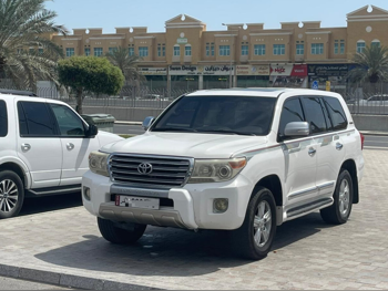 Toyota  Land Cruiser  GXR  2015  Automatic  380,000 Km  8 Cylinder  Four Wheel Drive (4WD)  SUV  White