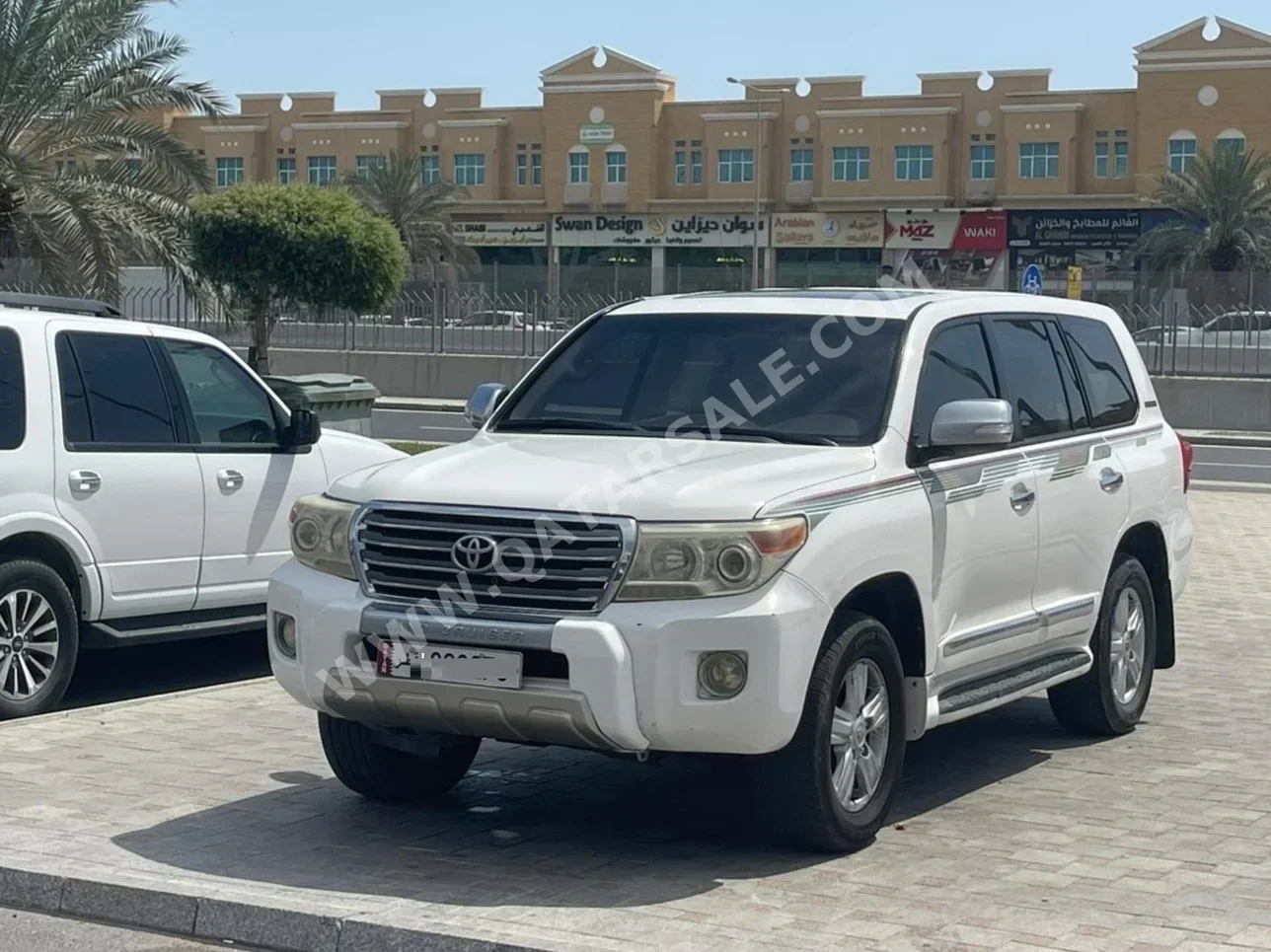تويوتا لاند كروزر جي اكس ار 2015 اوتوماتيك 380,000 كم 8 سلندر دفع رباعي اس يو في أبيض