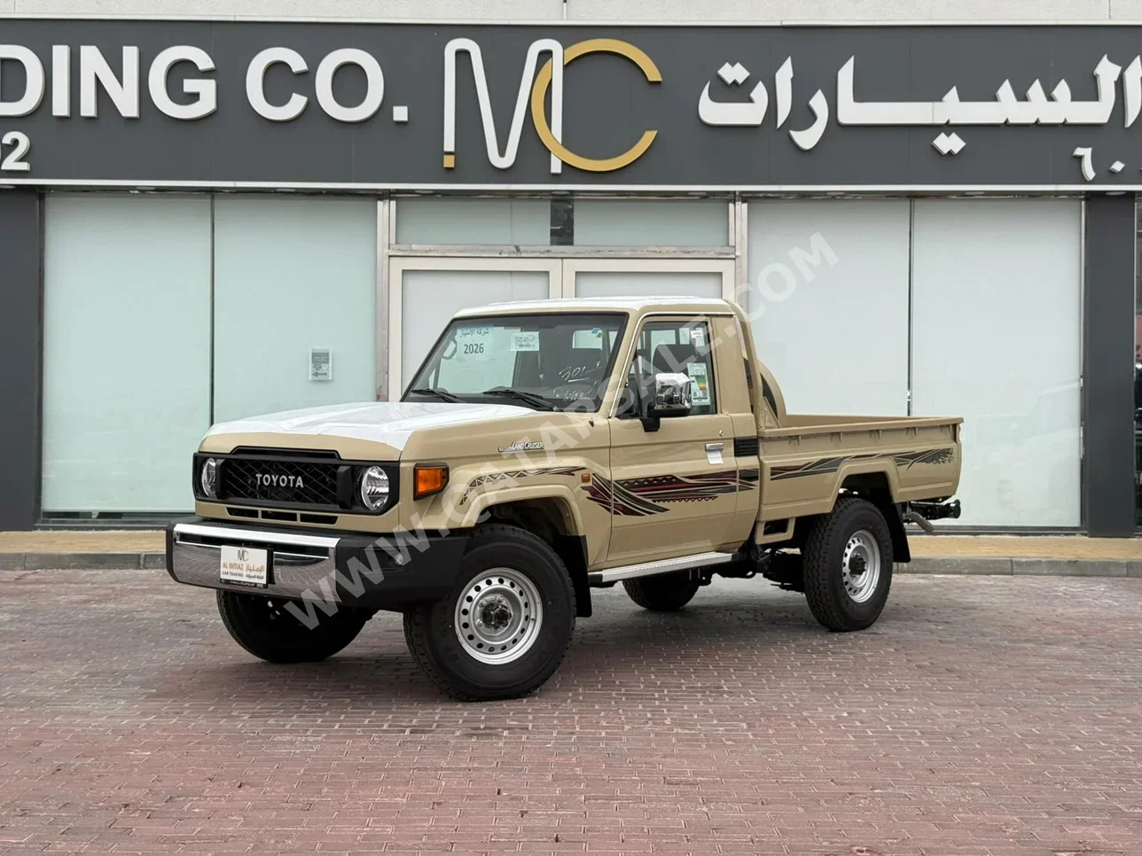 تويوتا  لاند كروزر  ال اكس  2026  عادي  0 كم  6 سلندر  دفع رباعي  بيكب  بيج  تحت الضمان