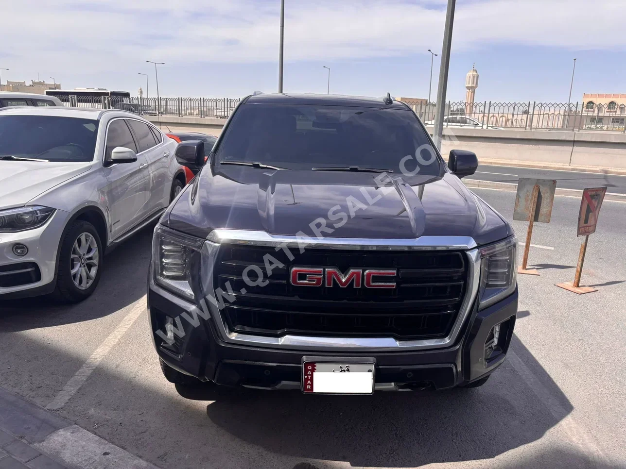 GMC  Yukon  2023  Automatic  108,000 Km  8 Cylinder  Four Wheel Drive (4WD)  SUV  Gray  With Warranty