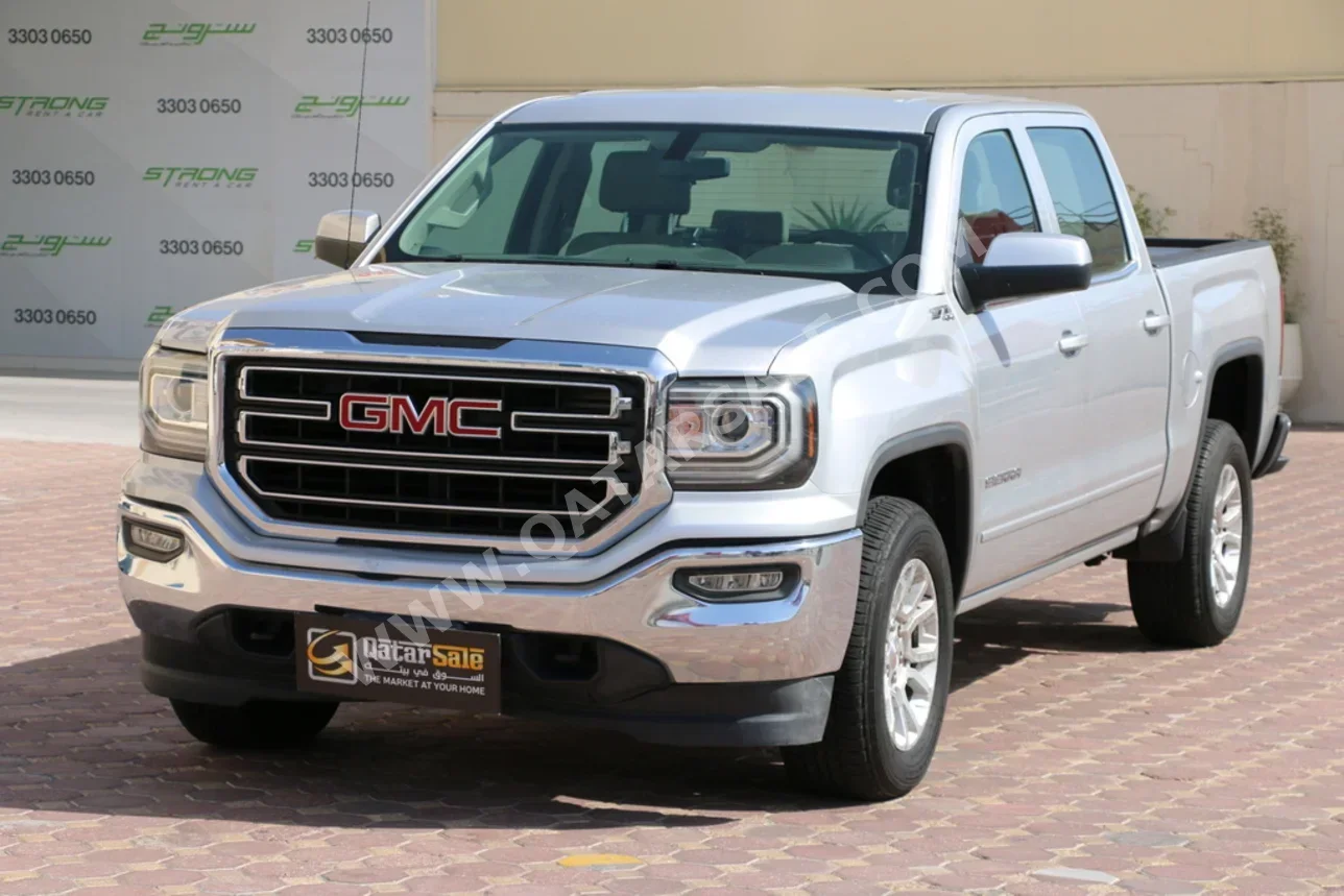 GMC  Sierra  1500  2018  Automatic  113,000 Km  8 Cylinder  Four Wheel Drive (4WD)  Pick Up  Silver