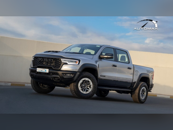 دودج  رام  1500 ار اتش او  2025  اوتوماتيك  0 كم  6 سلندر  دفع رباعي  بيكب  فضي  تحت الضمان