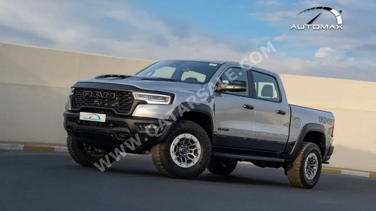 دودج  رام  1500 ار اتش او  2025  اوتوماتيك  0 كم  6 سلندر  دفع رباعي  بيكب  فضي  تحت الضمان