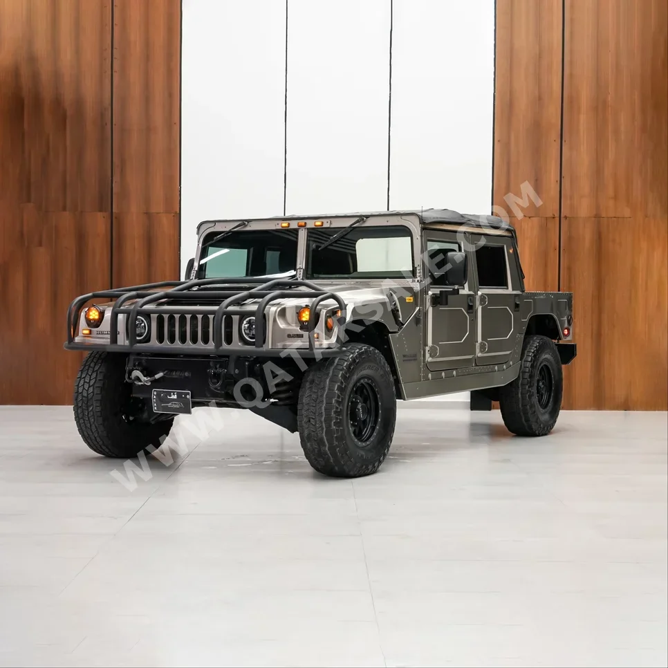 Hummer  H1  2000  Automatic  92,777 Km  8 Cylinder  Four Wheel Drive (4WD)  SUV  Gray
