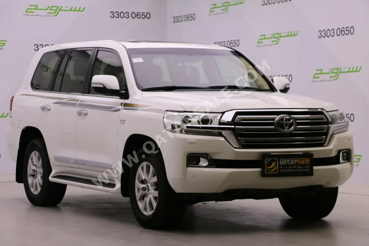 Toyota  Land Cruiser  VXR  2017  Automatic  194,000 Km  8 Cylinder  Four Wheel Drive (4WD)  SUV  White