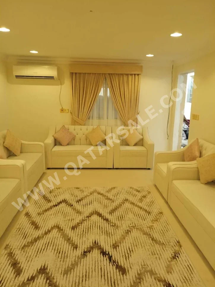 الأرائك والكنب والكراسي طقم كنب  - مخمل  - اللون البيج