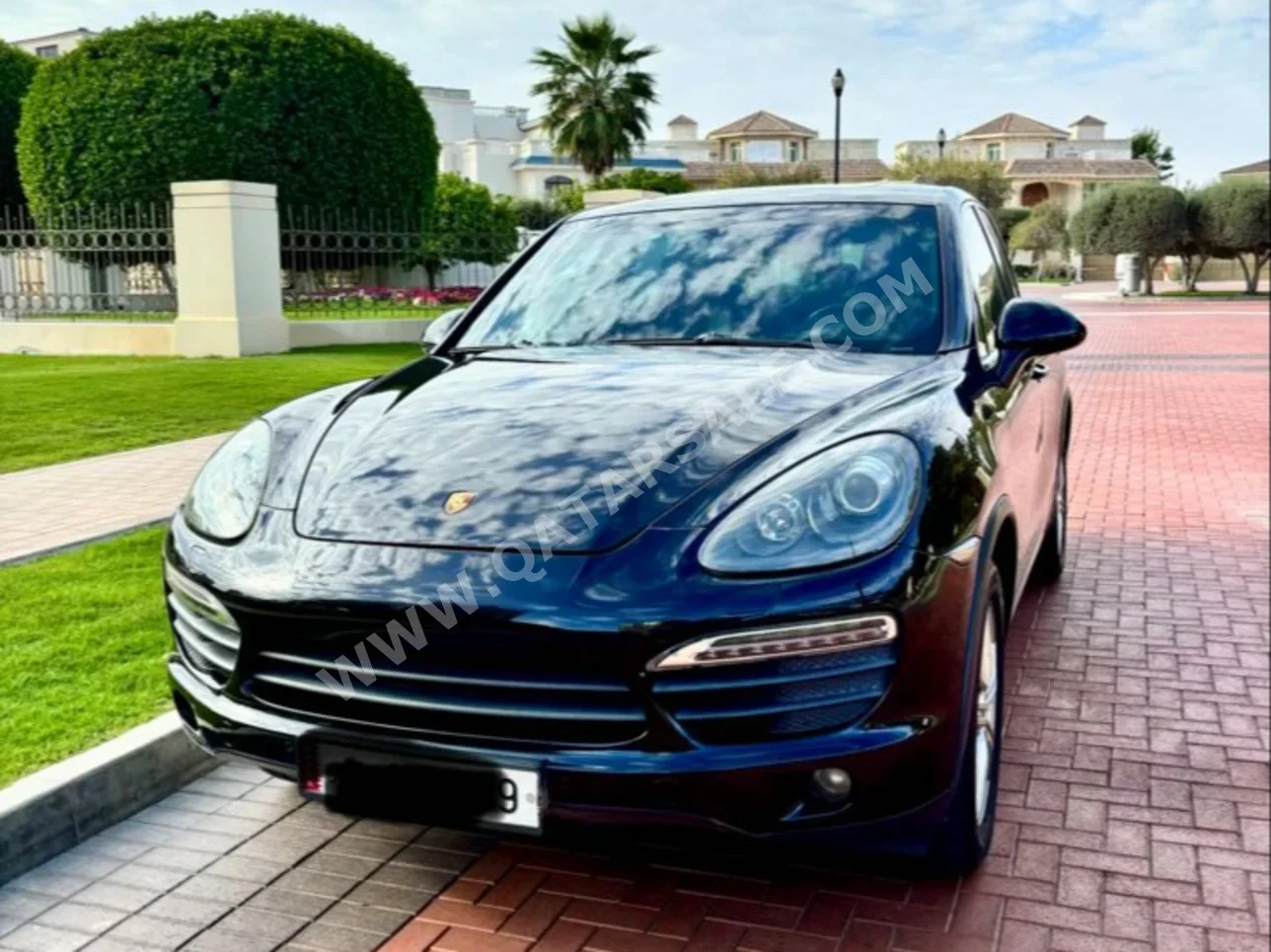 Porsche  Cayenne  S  2012  Automatic  120,000 Km  8 Cylinder  Four Wheel Drive (4WD)  SUV  Black