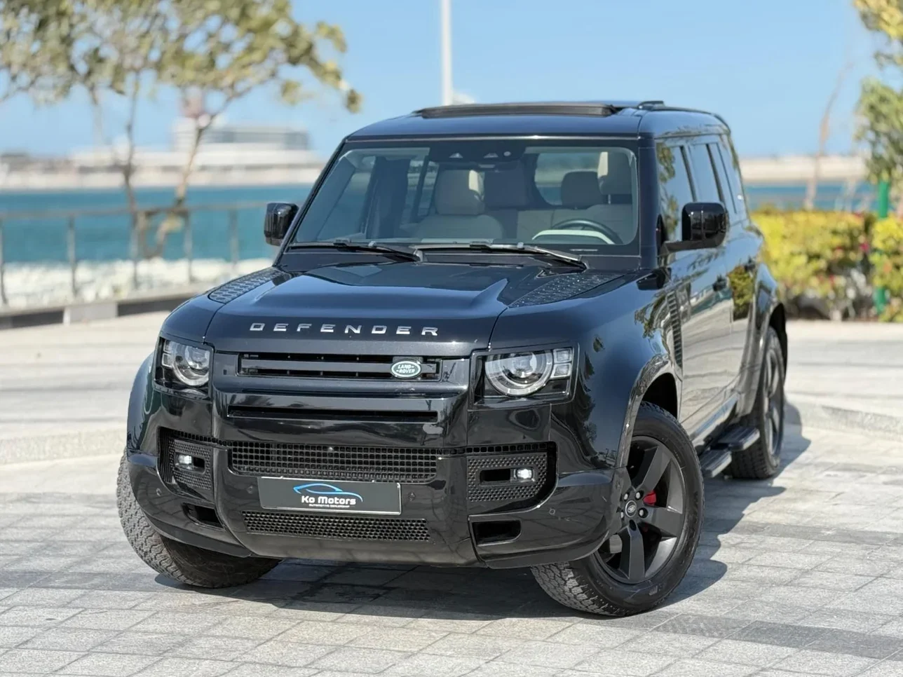 Land Rover  Defender  110 HSE  2024  Automatic  18,900 Km  4 Cylinder  Four Wheel Drive (4WD)  SUV  Black  With Warranty