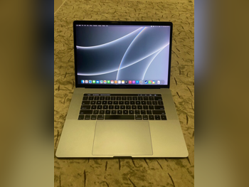 Laptops Apple  - MacBook Pro 16 Inch  2016  - Silver  - MacOS  - Intel  - Core i7  -Memory (Ram): 16 GB