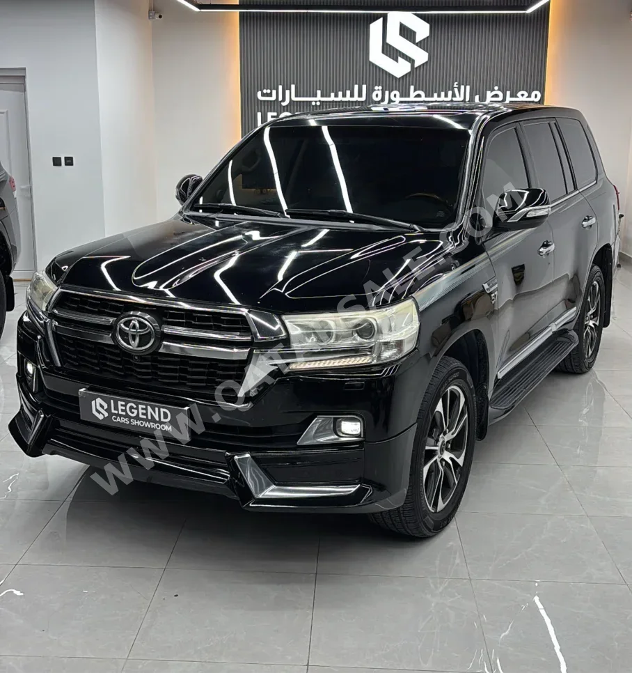 Toyota  Land Cruiser  VXR  2016  Automatic  337,000 Km  8 Cylinder  Four Wheel Drive (4WD)  SUV  Black