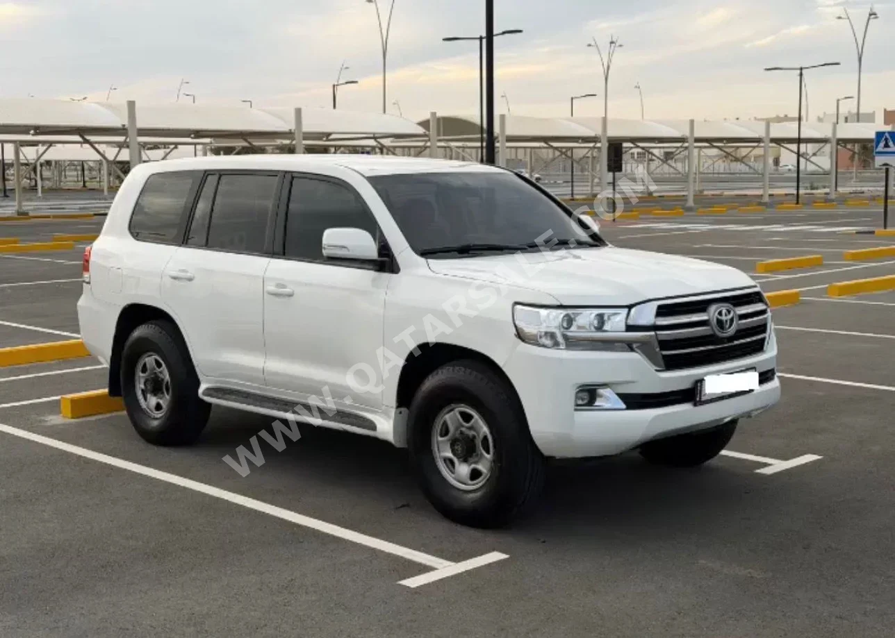 Toyota  Land Cruiser  GX  2016  Automatic  180,000 Km  6 Cylinder  Four Wheel Drive (4WD)  SUV  White