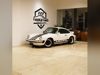 بورش  911  كاريرا  1977  عادي  80,000 كم  6 سلندر  دفع خلفي  كوبيه \ سبورت  أبيض و أسود