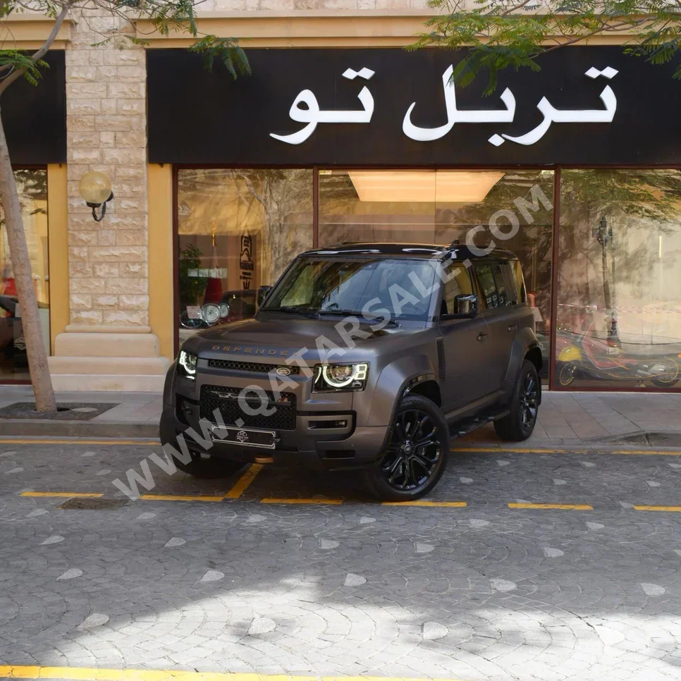 Land Rover  Defender  110  2025  Automatic  17,195 Km  6 Cylinder  Four Wheel Drive (4WD)  SUV  Gray Matte  With Warranty