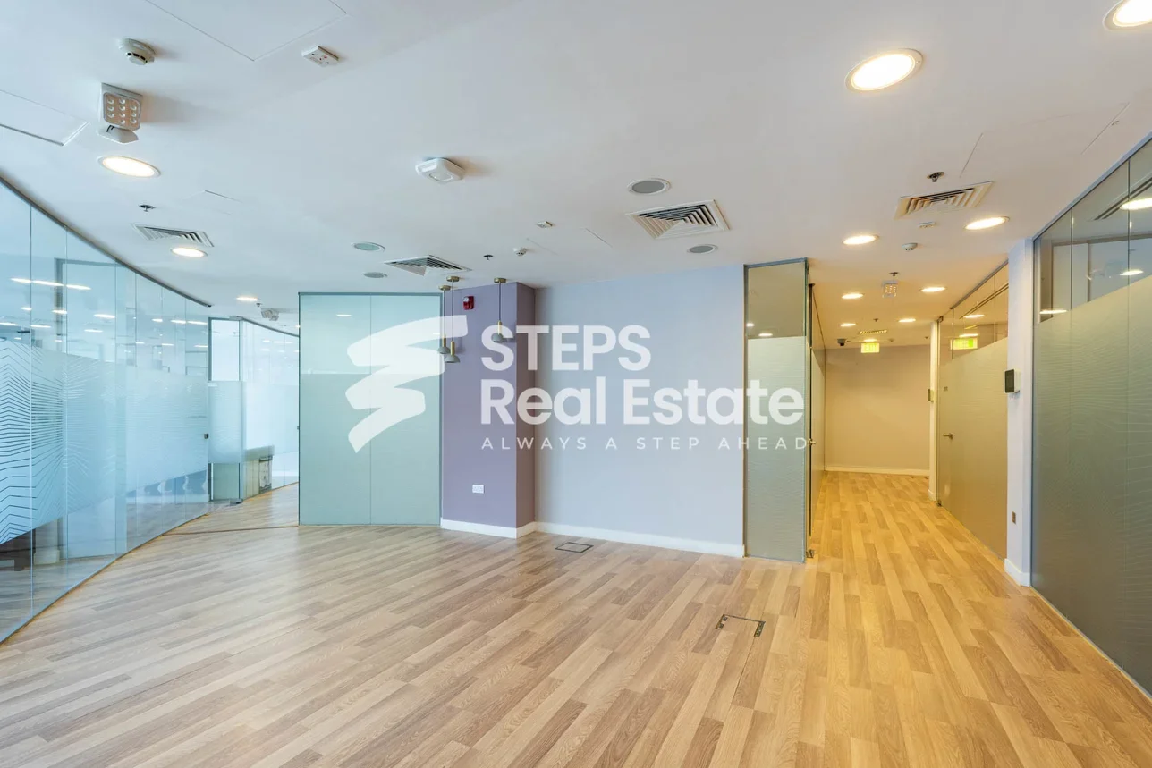 مكاتب تجارية - نصف مفروشة  - الدوحة  - الخليج الغربي