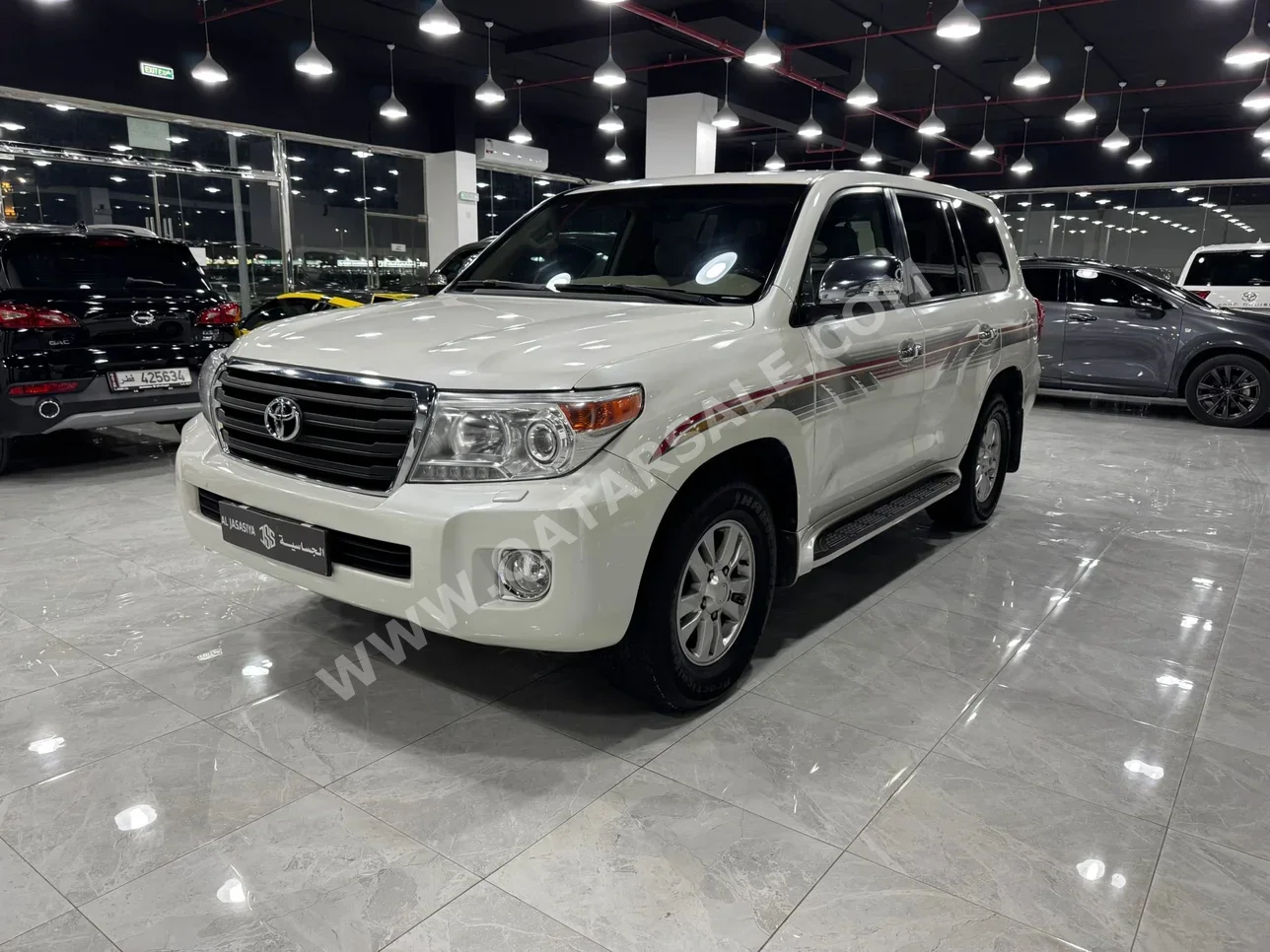 Toyota  Land Cruiser  GXR  2012  Automatic  520,000 Km  8 Cylinder  Four Wheel Drive (4WD)  SUV  White