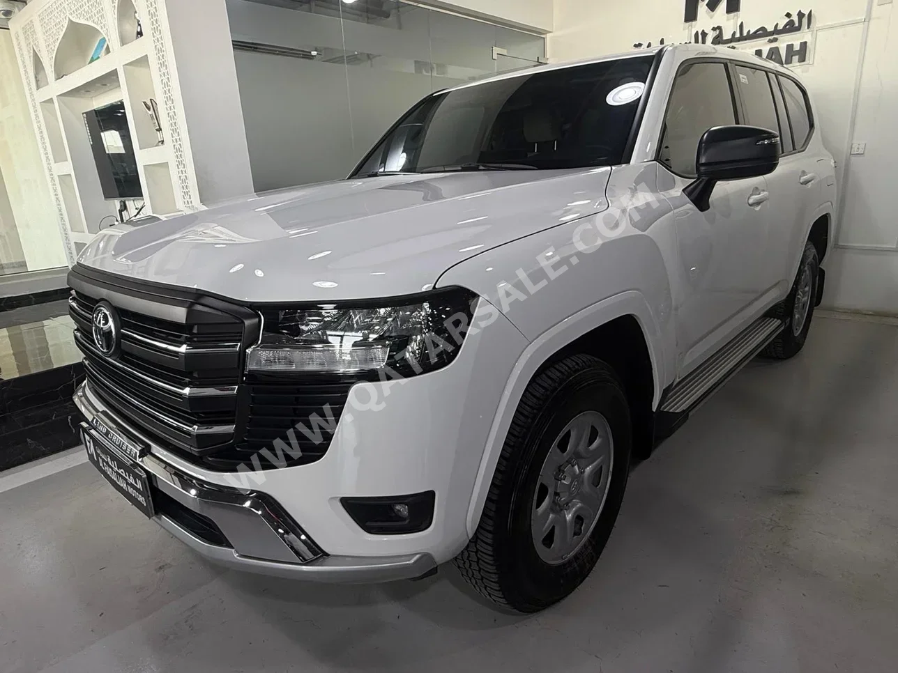 تويوتا  لاند كروزر  جي اكس  2025  اوتوماتيك  1,000 كم  6 سلندر  دفع رباعي  اس يو في  أبيض  تحت الضمان