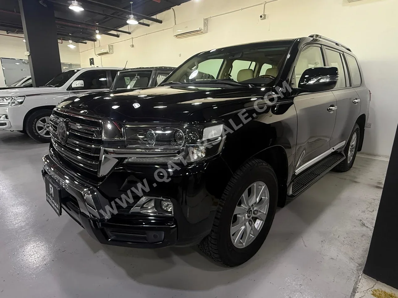 تويوتا  لاند كروزر  جي اكس ار  2017  اوتوماتيك  181,000 كم  8 سلندر  دفع رباعي  اس يو في  أسود