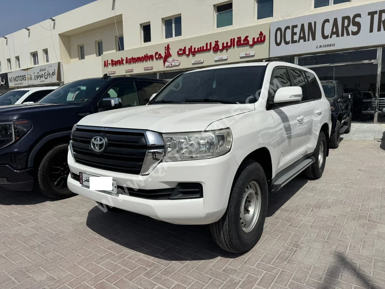 تويوتا  لاند كروزر  جي  2016  اوتوماتيك  177,000 كم  6 سلندر  دفع رباعي  اس يو في  أبيض