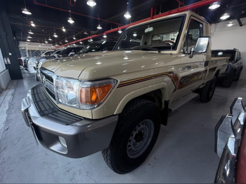 تويوتا  لاند كروزر  ال اكس  2022  عادي  40,000 كم  6 سلندر  دفع رباعي  بيكب  بيج