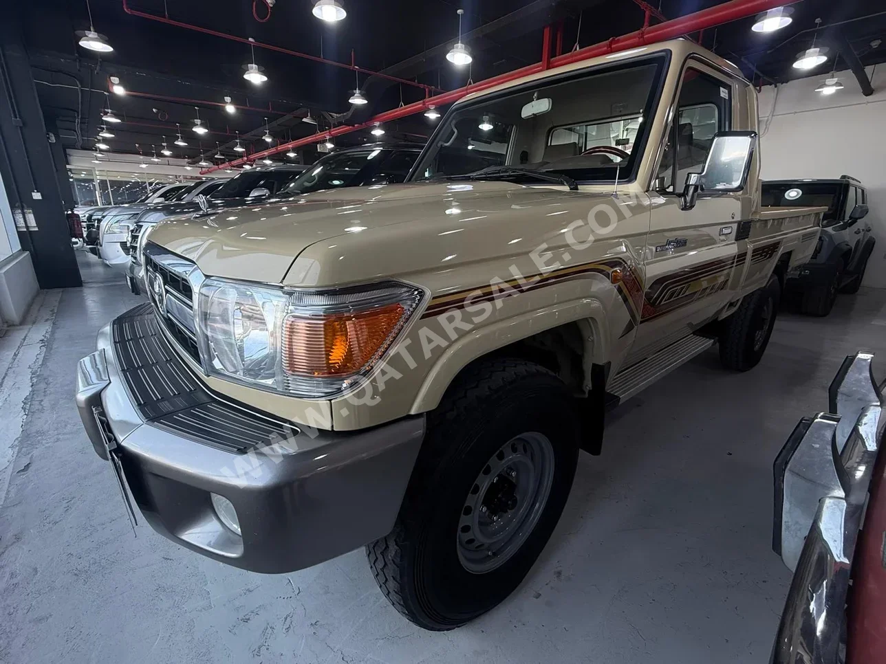 تويوتا  لاند كروزر  ال اكس  2022  عادي  40,000 كم  6 سلندر  دفع رباعي  بيكب  بيج