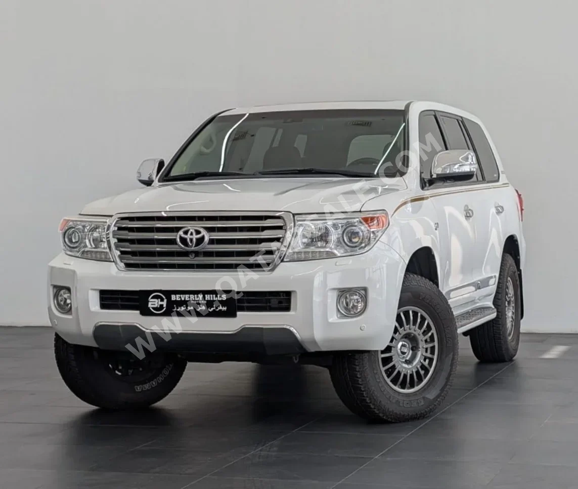Toyota  Land Cruiser  VXR  2015  Automatic  426,012 Km  8 Cylinder  Four Wheel Drive (4WD)  SUV  White