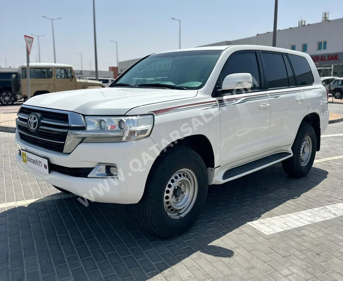 Toyota  Land Cruiser  GXR  2020  Automatic  272,000 Km  8 Cylinder  Four Wheel Drive (4WD)  SUV  White