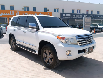 تويوتا  لاند كروزر  جي اكس ار  2015  اوتوماتيك  286,409 كم  6 سلندر  دفع رباعي  اس يو في  أبيض