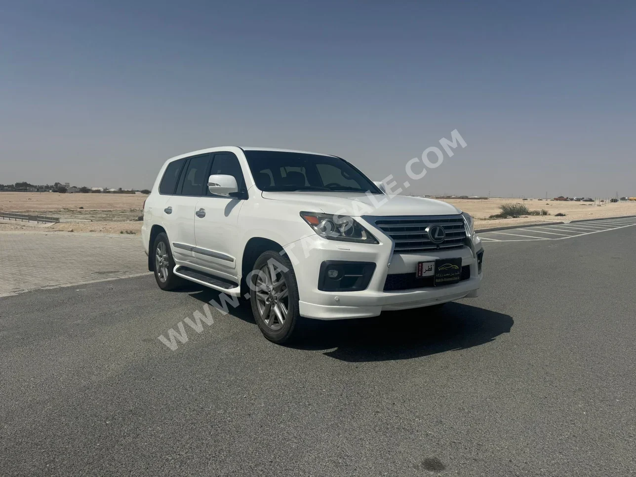 Lexus  LX  570 S  2014  Automatic  303,000 Km  8 Cylinder  Four Wheel Drive (4WD)  SUV  White