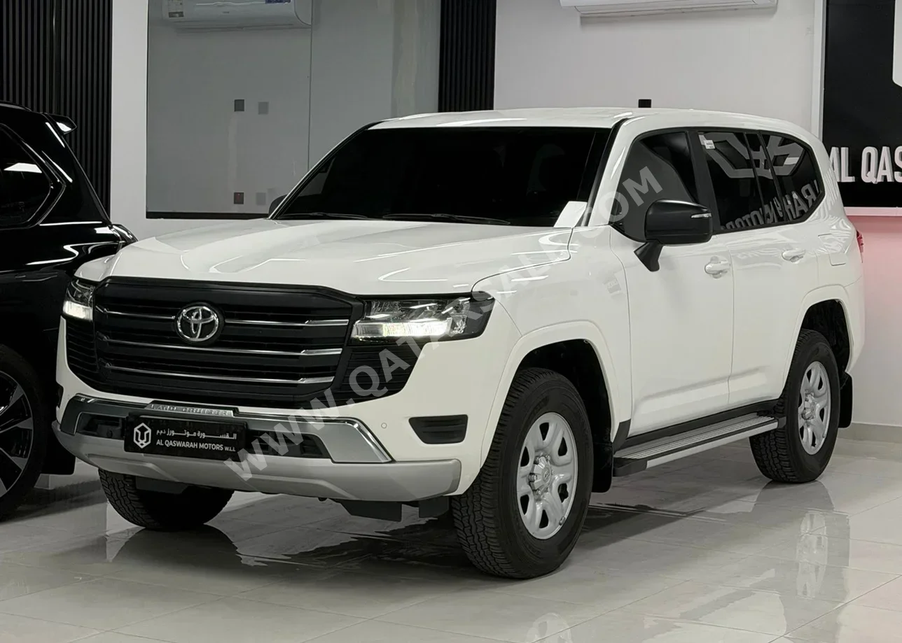 تويوتا  لاند كروزر  جي اكس  2024  اوتوماتيك  41,000 كم  6 سلندر  دفع رباعي  اس يو في  أبيض  تحت الضمان