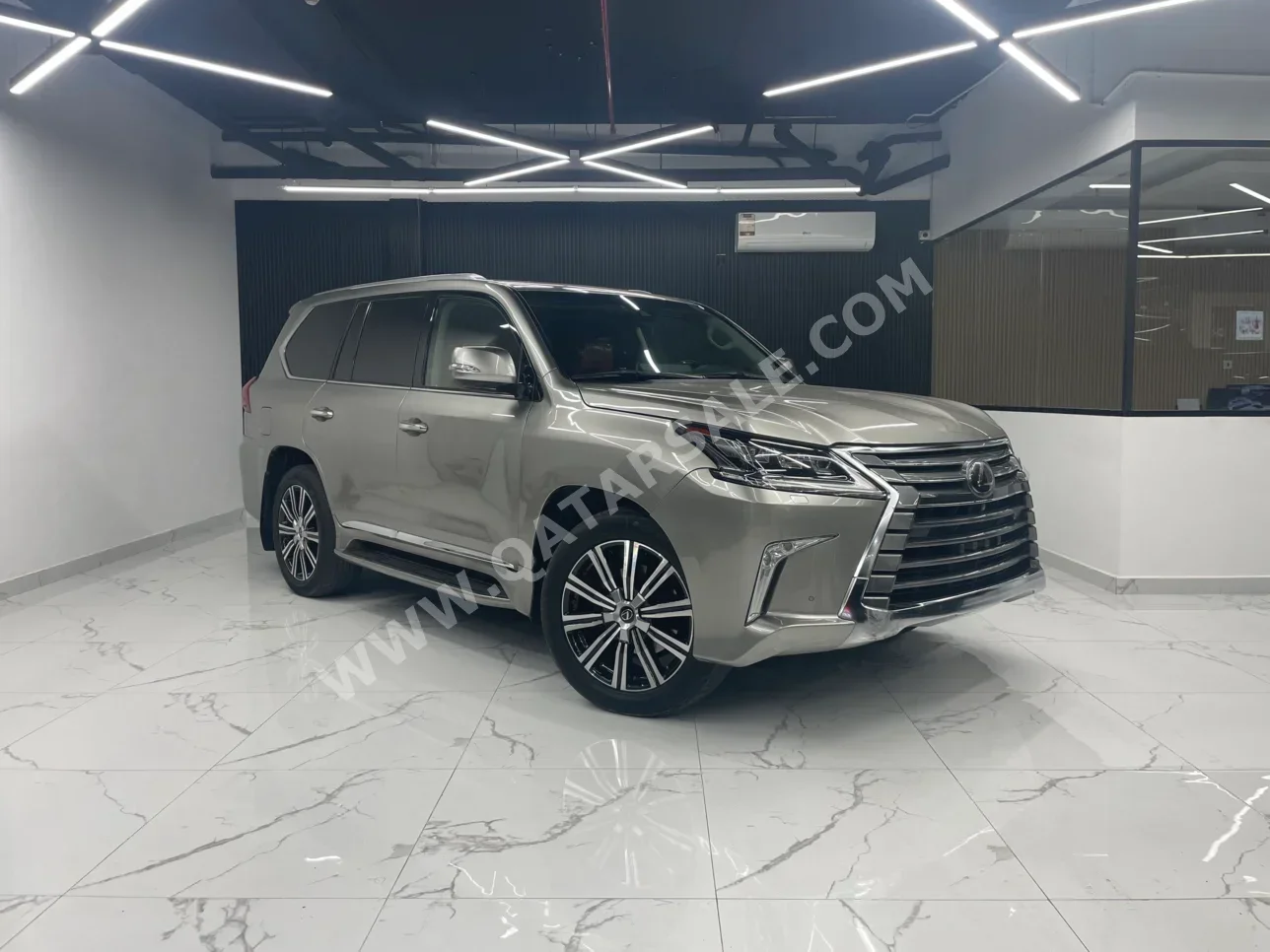 Lexus  LX  570  2016  Automatic  250,000 Km  8 Cylinder  Four Wheel Drive (4WD)  SUV  Silver