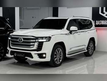 تويوتا  لاند كروزر  جي اكس ار توين توربو  2022  اوتوماتيك  200,000 كم  6 سلندر  دفع رباعي  اس يو في  أبيض